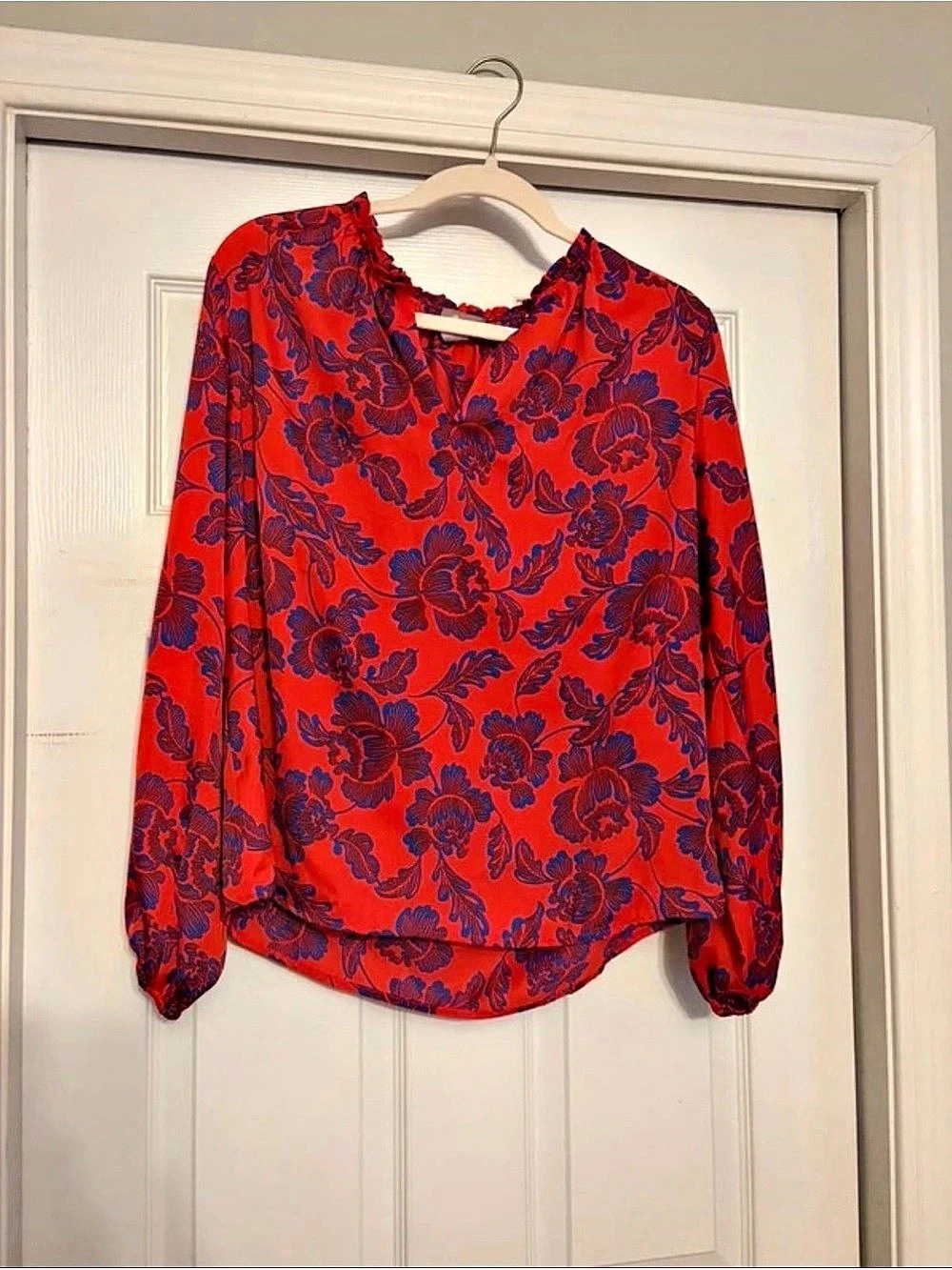 Chico's Floral Blouse in Red & Blue Size 1 (M/8) Like New